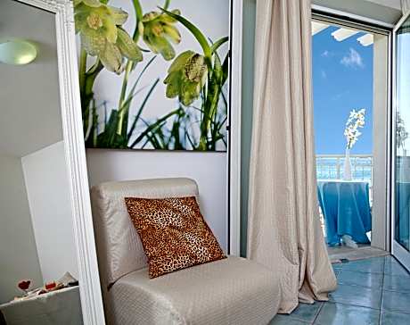 Triple Room with Sea View