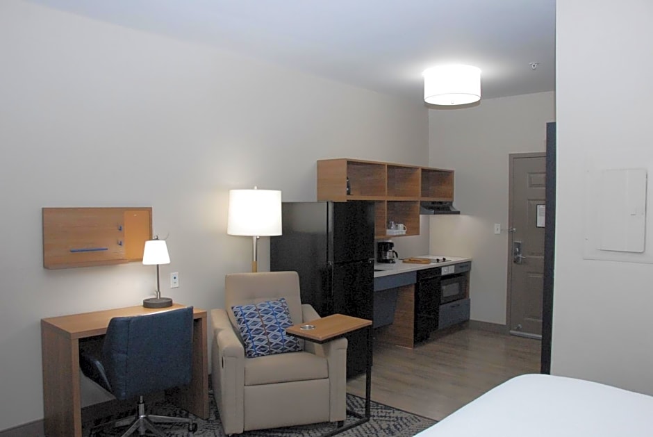 Candlewood Suites Tallahassee, an IHG Hotel