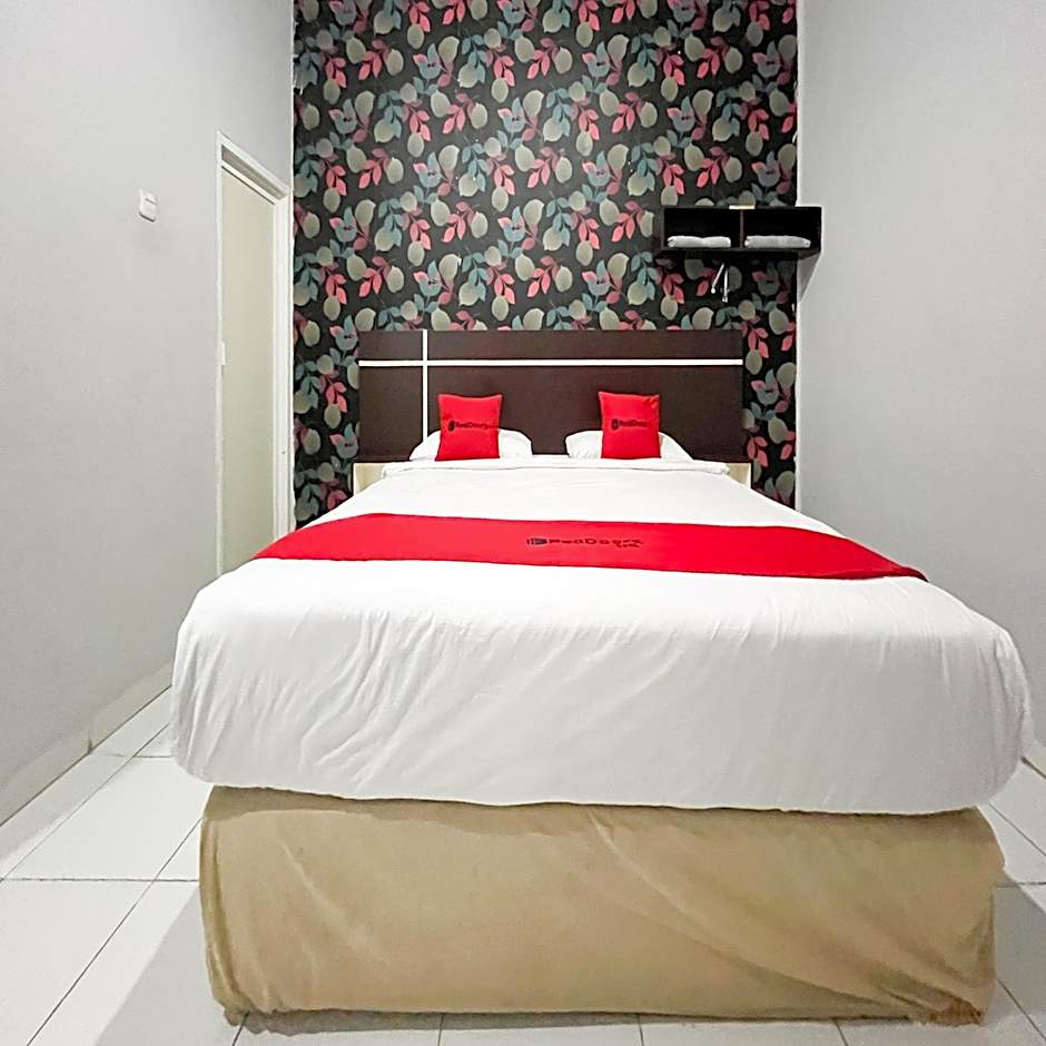 RedDoorz at Lucky Inn Panakukkang Makassar