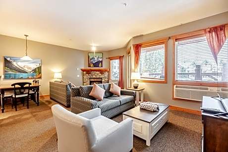 One-Bedroom Suite with Kitchen