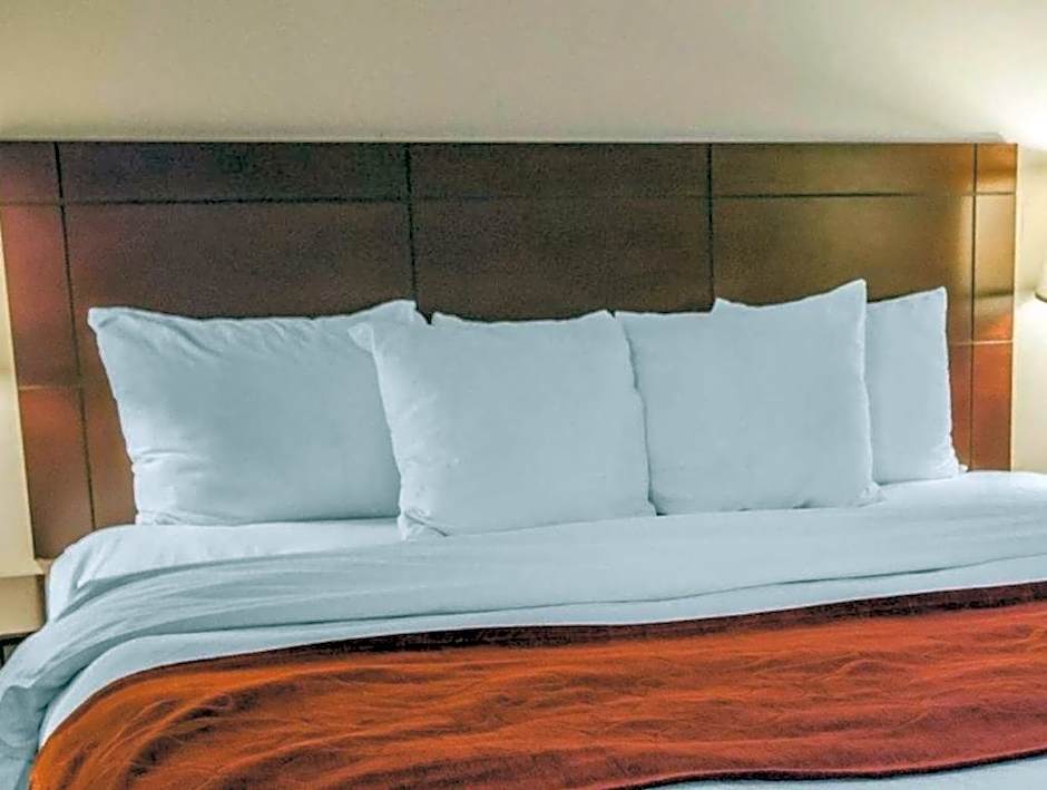 Quality Suites Jeffersonville - Louisville North