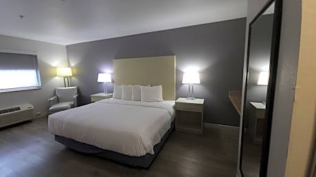 King Room with Bath Tub and Sofa Bed - Mobility Accessible