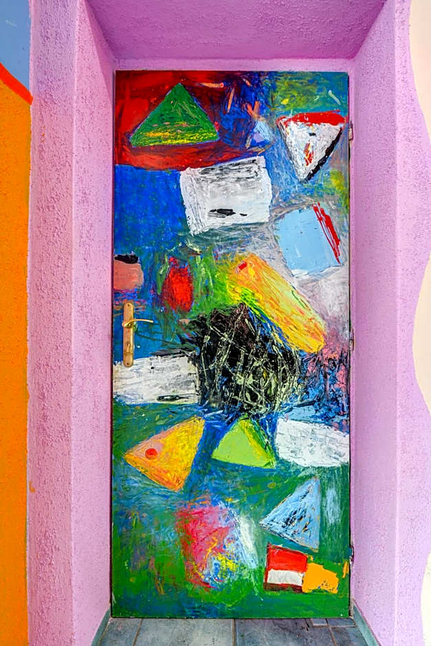 Hotel sebarozvoja s možnosťou získania poznania a inšpirujúcich prostriedkov na uplatňovanie vedomia, premenu seba a prostredia interiéru