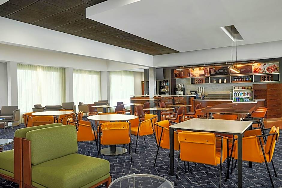 Courtyard by Marriott St. Louis Westport Plaza