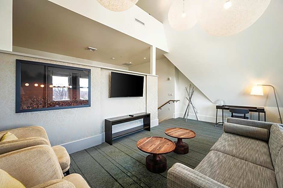 The Richardson Hotel