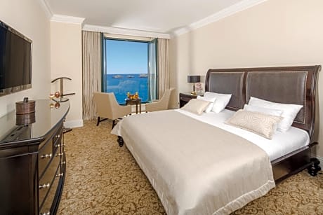 Royal Executive Suite Sea View with Balcony