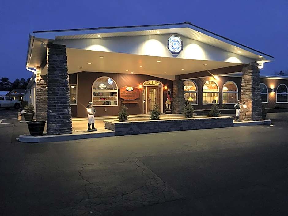 Photo 1 of 50 of Landmark Motor Inn