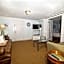 Georgianne Inn & Suites
