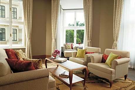 2-Bedroom Premium Executive Suite with Club lounge access