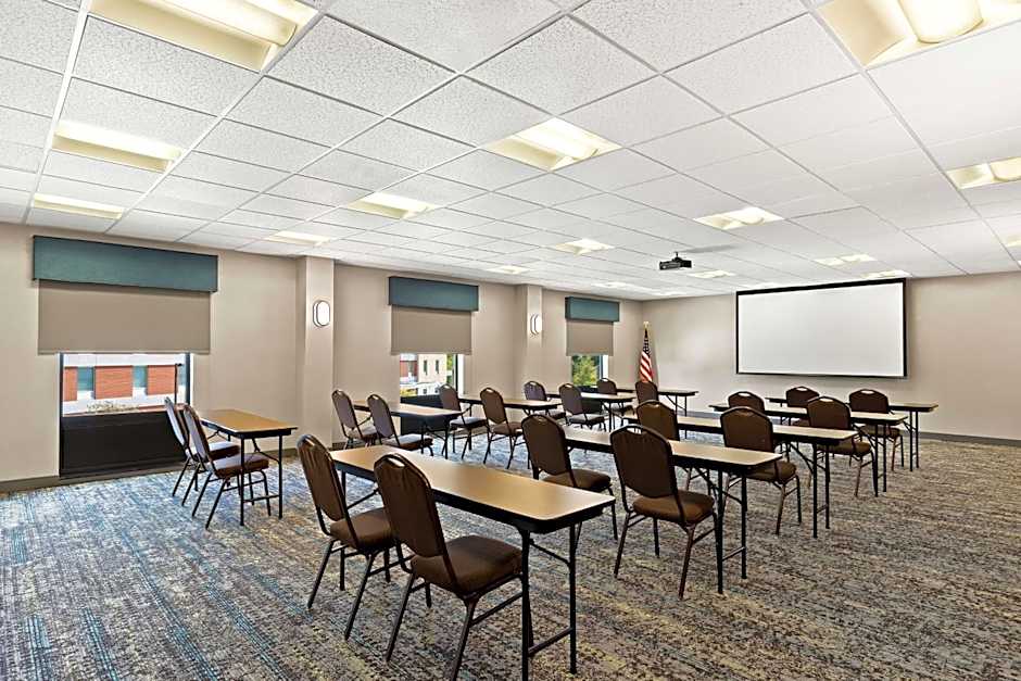 Hampton Inn By Hilton & Suites Canton