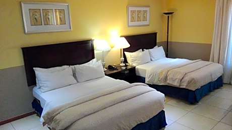 Family Room (2 Adults + 2 Children)