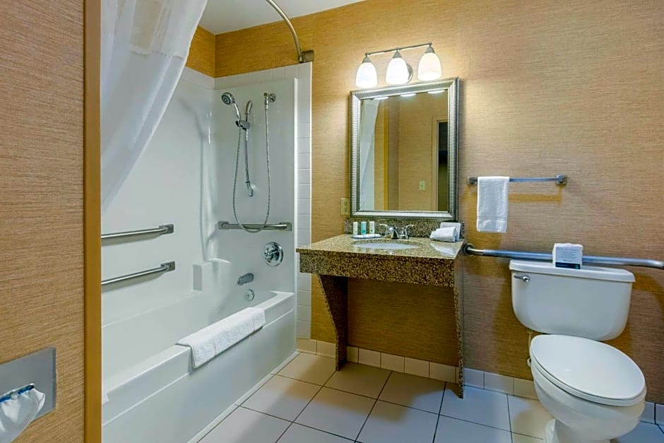 Quality Inn & Suites Benton - Draffenville