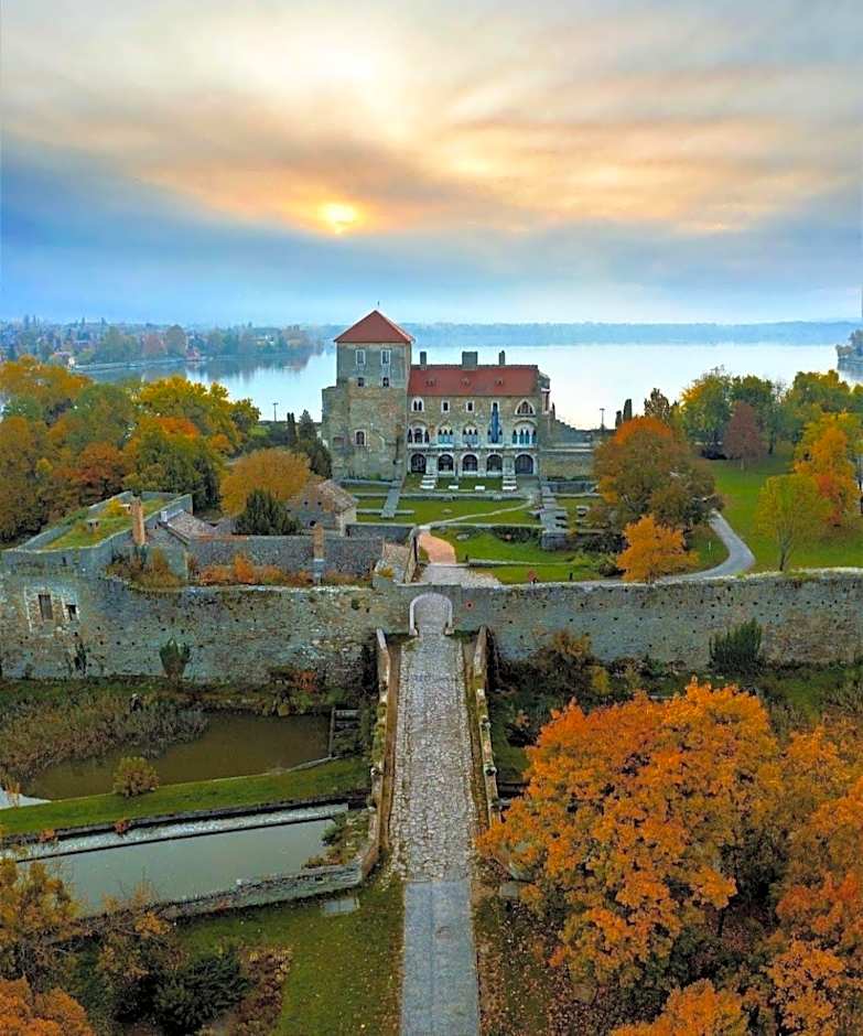 Kastélykert Vendégház Tata