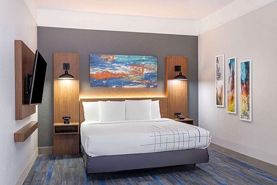 Photo 1 of 4 of Premier 1 Bedroom 1 King Bed Suite