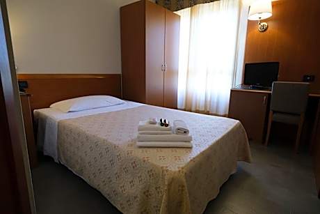 Single Room with French Bed