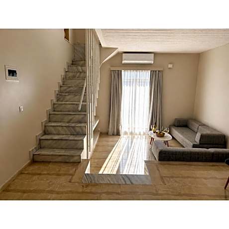Master Apartment with Pool or Garden View - Split Level