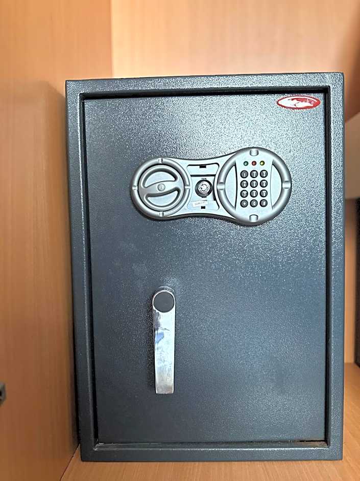 2BR Sunset Pool Beach 6 min Parking & WiFi