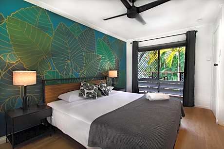 One-Bedroom Apartment with Pool View
