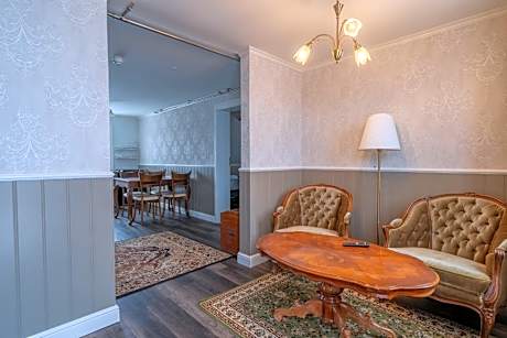 Deluxe One-Bedroom Apartment with Ocean View