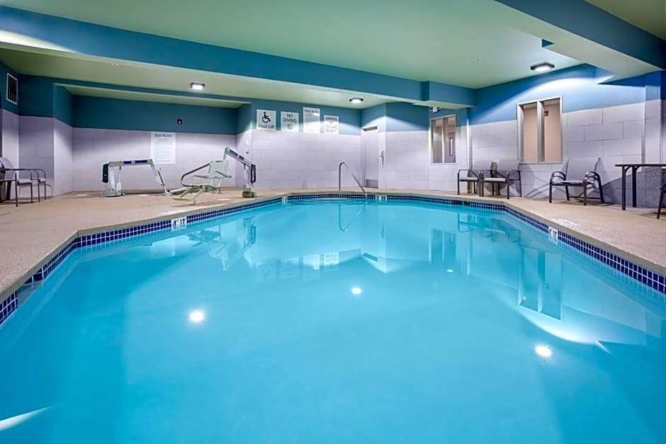 Holiday Inn Express and Suites Lincoln City By IHG