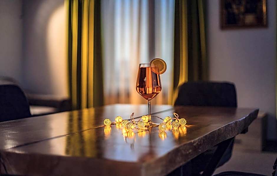 A&M Hotel with free parking