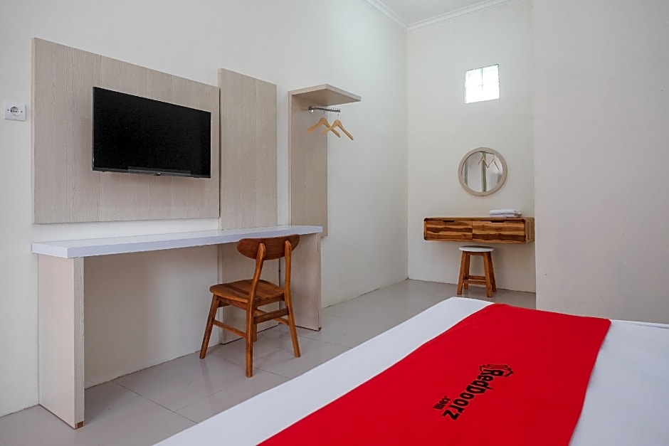 RedDoorz Plus Syariah @ Hotel Indonesia Kajen