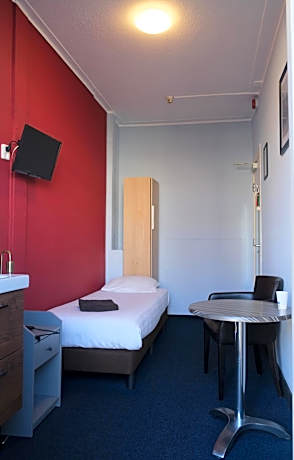 Single Room with Shared Bathroom