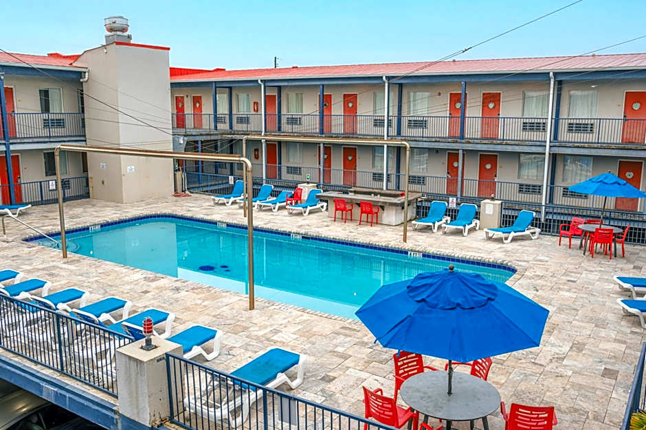 Sea And Breeze Hotel And Condo