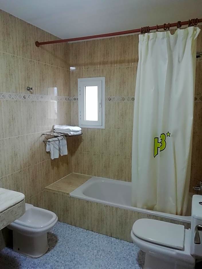 Bayo Lirola Hotel Balisa