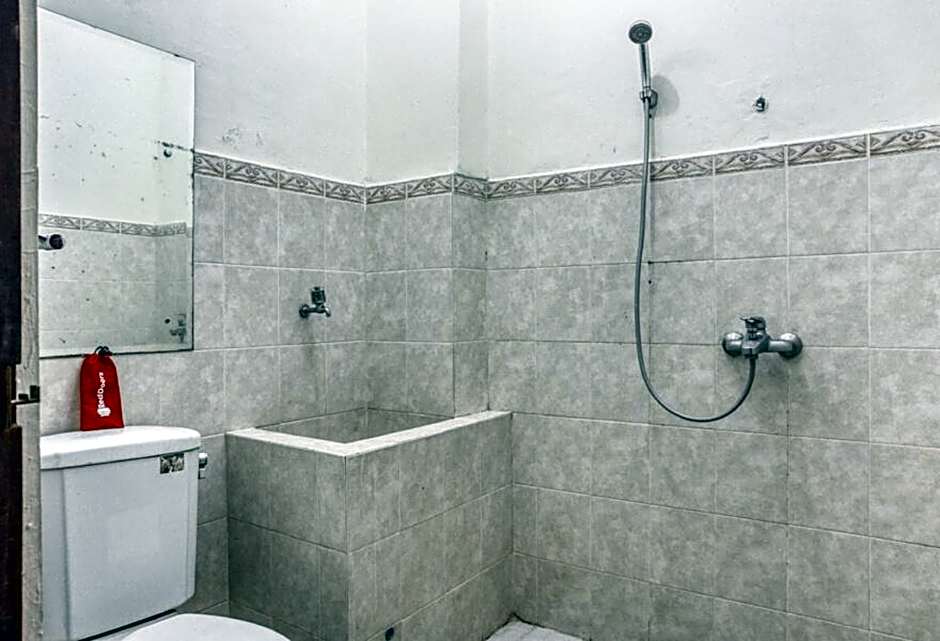 RedDoorz Syariah @ Raya Tajem Maguwo