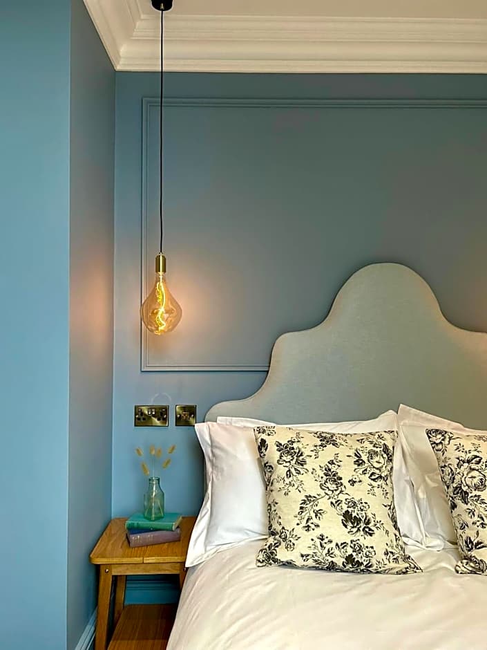 Railway House York by Chateau Anna