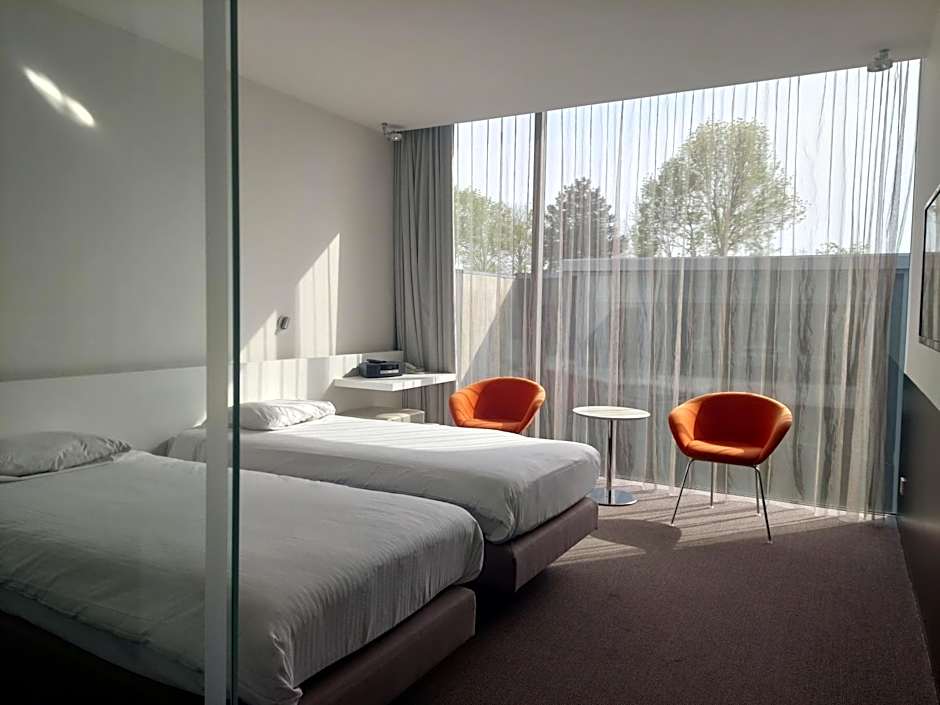 D-Hotel