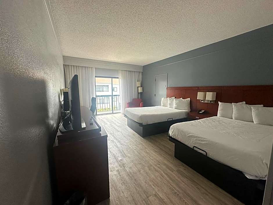 Super 8 by Wyndham Dallas Love Field Airport