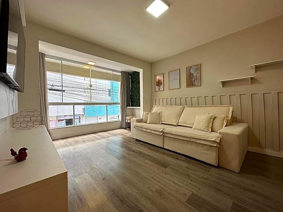 LA02- 2 Suítes +1Quarto | Jacuzzi | Churrasqueira