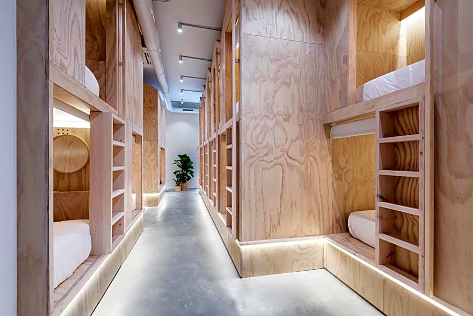 Colo Colo Hostel - Single Private Beds