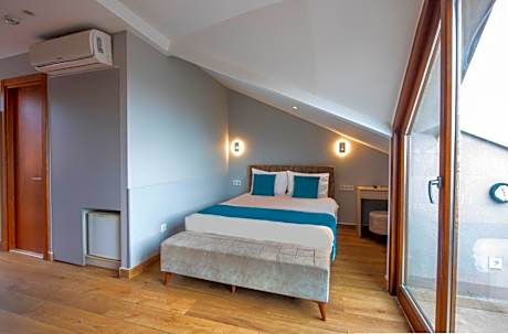 ANNEX BUILDING PENTHOUSE SEA WIEW DOUBLE BALCONY