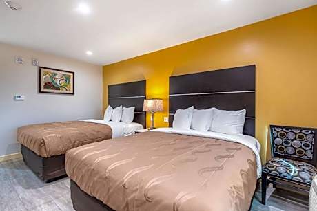 Queen Room with Two Queen Beds - Disability Access/Non-Smoking/Near Lobby