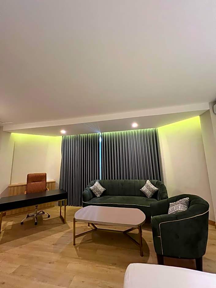 Alexander Hotel Tegal