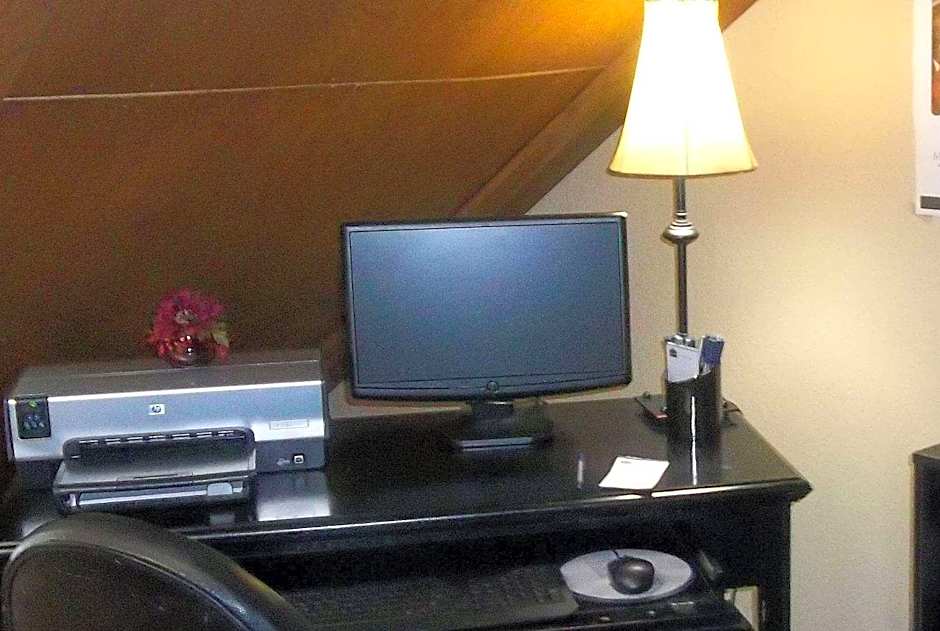 AmericInn by Wyndham Grand Rapids