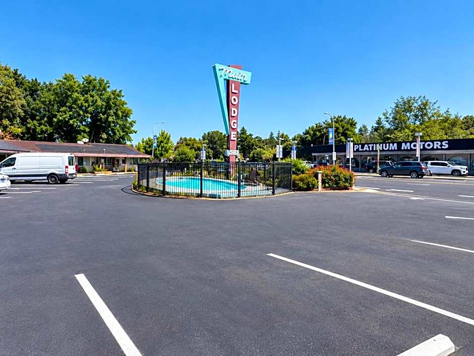 Muir Lodge Motel