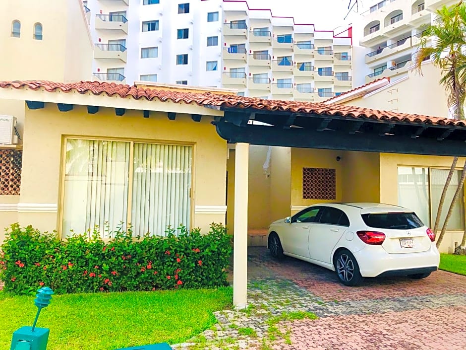 VILLA PARA 5P 4A 1M dentro del Hotel a un lado del Krystal IXTAPA Con Playa WiFi