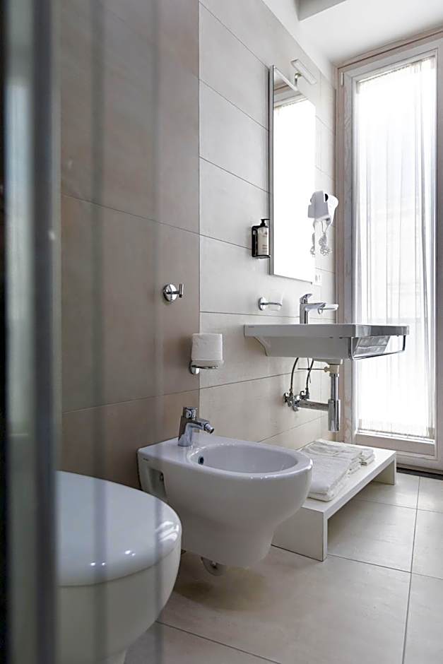 White 1903 - Rooftop Pool & Luxury Rooms