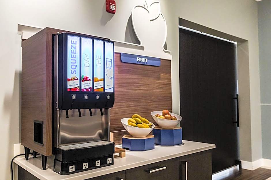 Holiday Inn Express & Suites Edmonton N - St. Albert By IHG