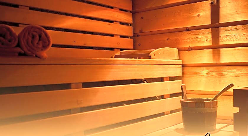 Zen Riverside Hotel n Residences