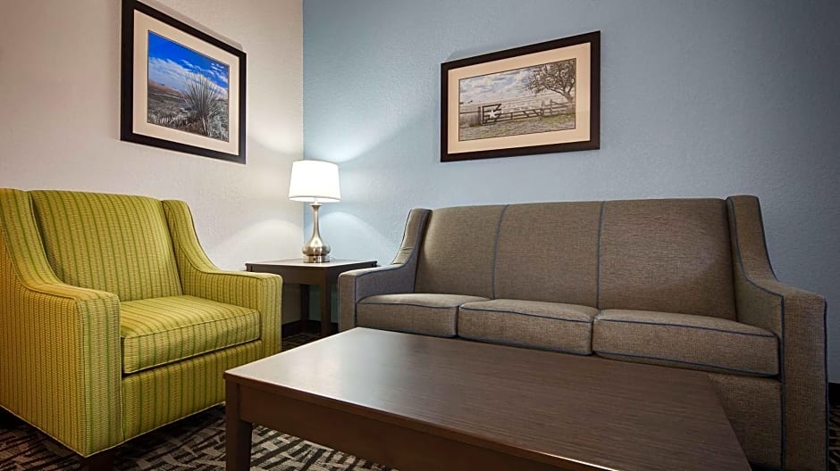 Best Western Plus Lonestar Inn & Suites