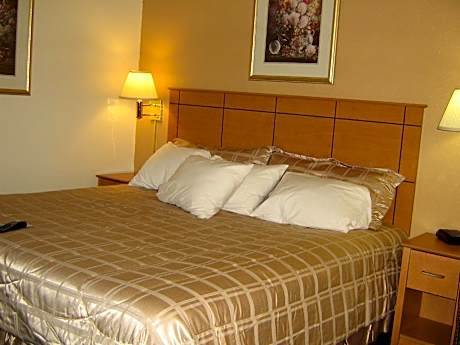 One King Bed Non-Smoking