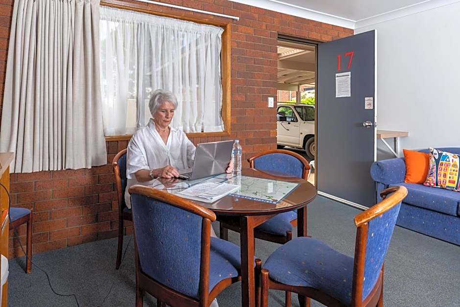 Country Pathfinder Motor Inn