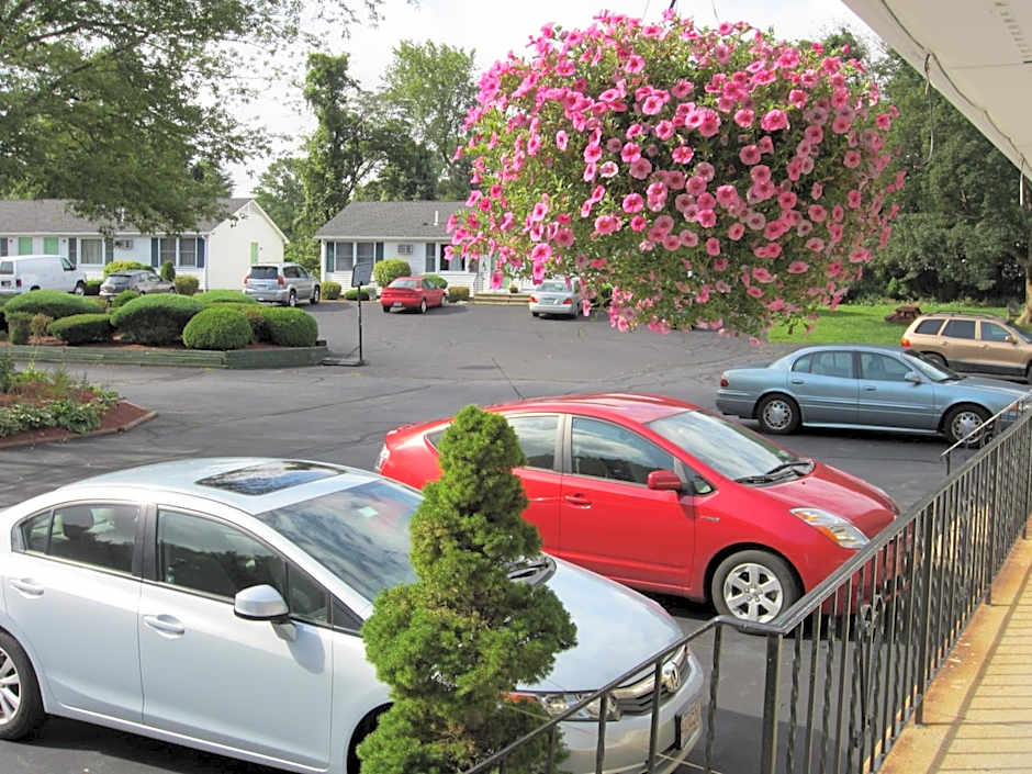 Founder's Brook Motel and Suites
