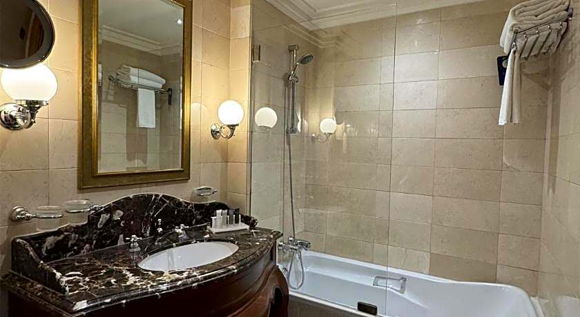 Radisson Blu Martinez Hotel Beirut