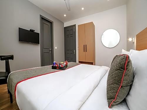 OYO Townhouse 80 Meera Bagh